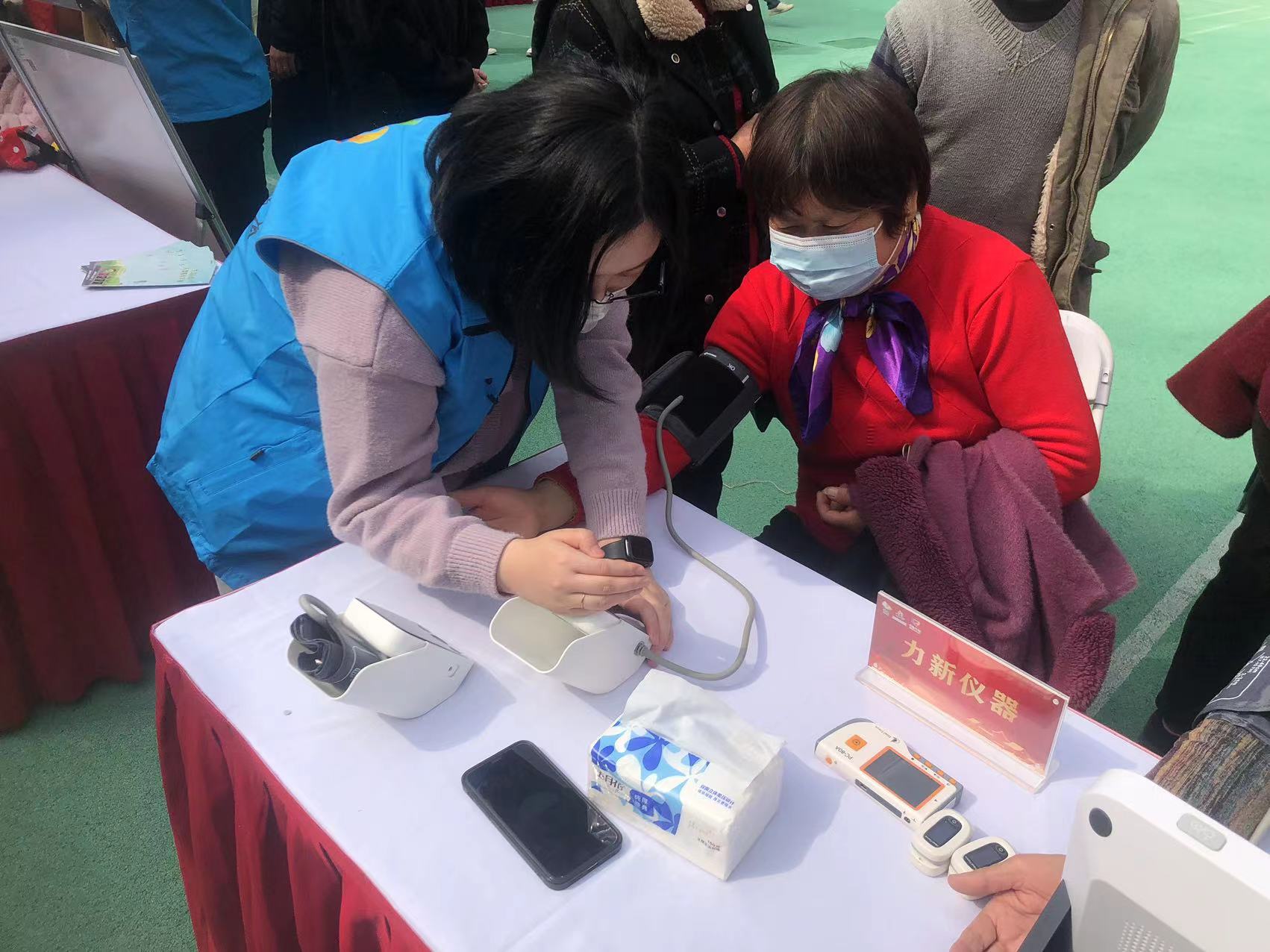 三月春风暖人心，雷锋精神代代传，